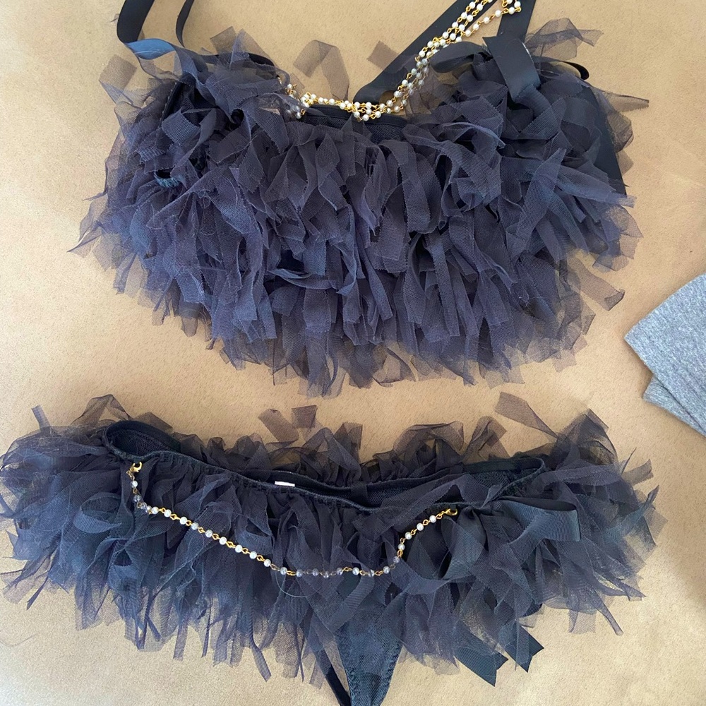 NWT Victoria’s Secret Lingerie Set (Size Small)